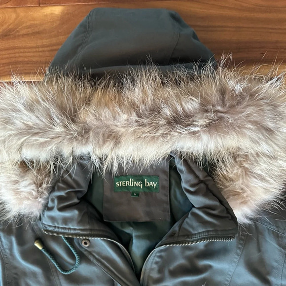 Sterling Bay Green Winter Jacket with Genuine Fur Lined Hood size Medium - Picture 2 of 3